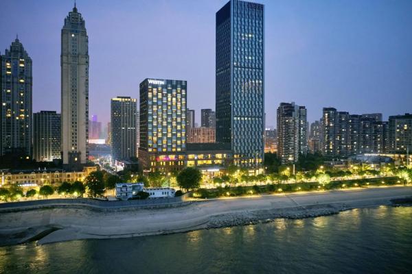 På billedet ses objektet The Westin Wuhan Wuchang beliggende i byen Wuhan.