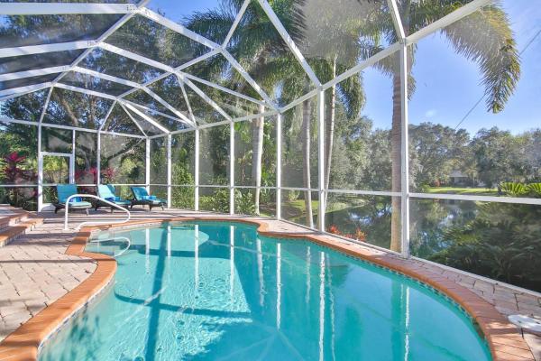 En la foto se muestra el objeto Paradise Cove ubicado en la ciudad de Bradenton.