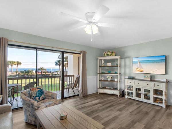 A la foto es mostra l'objecte Blue Surf Townhomes 23 by Newman-Dailey situat a la ciutat de Destin.