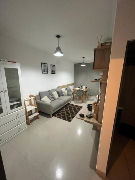 Auf dem Foto ist das Objekt Departamento 2 ambientes en wilde centro in der Stadt Sarandí zu sehen.