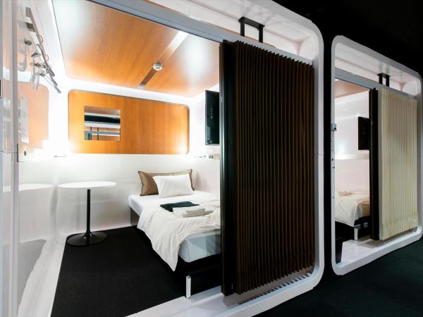 Na fotografii je vidět objekt First Cabin International Hawaii nacházející se ve městě Honolulu.