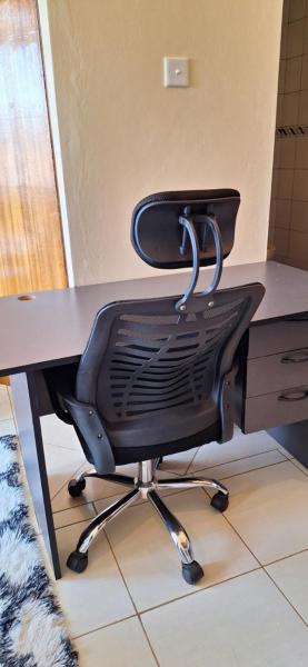 Foto 3: studio with a working desk in Nyali