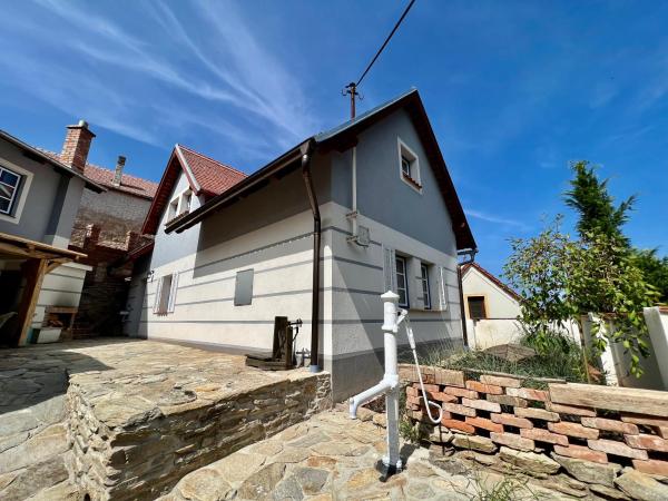 På billedet ses objektet Ubytovaní Hluboké Mašůvky beliggende i byen Vevčice.