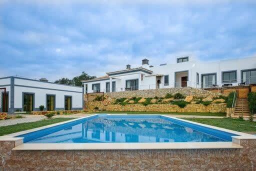 Na foto é possível ver o objeto Villa Areias II - Beautiful landscape garden localizado na cidade de Estói.