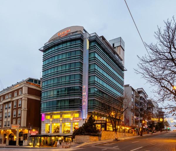 写真にはアンカラ市にあるRamada by Wyndham Ankaraが写っています。