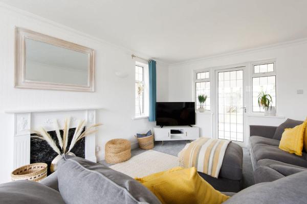 Fotografie 5: Bright & Modern 4 br House 100 metres from Beach