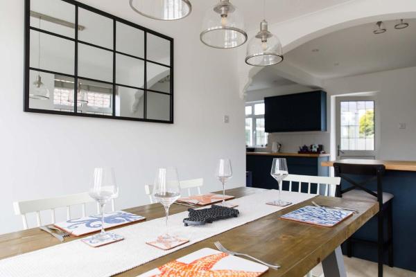 Fotografie 9: Bright & Modern 4 br House 100 metres from Beach