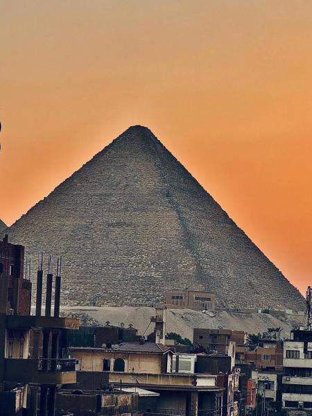 A la foto es mostra l'objecte Khufu Pyramids View Inn situat a la ciutat de El Caire.