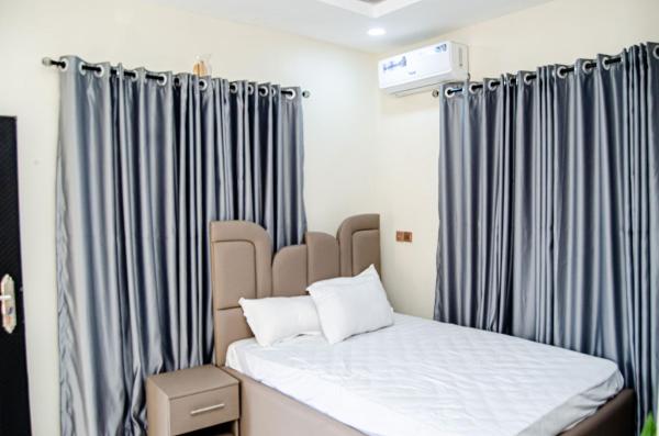 Furnished Studio Apartment In A Secure And Serene Part Of Ibadan - Ibadan