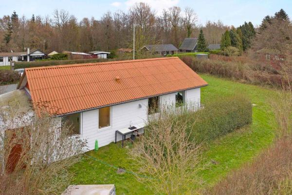 Auf dem Foto ist das Objekt Beautiful Newly Renovated Summer House By The Sea in der Stadt Frørup zu sehen.