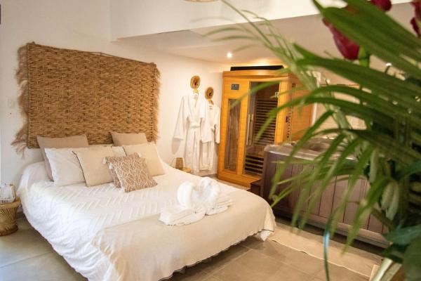 A la foto es mostra l'objecte La suite soledad love room jacuzzi et sauna situat a la ciutat de Lignan-sur-Orb.