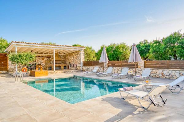 Kuvassa näkyy kohde Villa Astra Dio, joka sijaitsee kaupungissa Vasilikos.