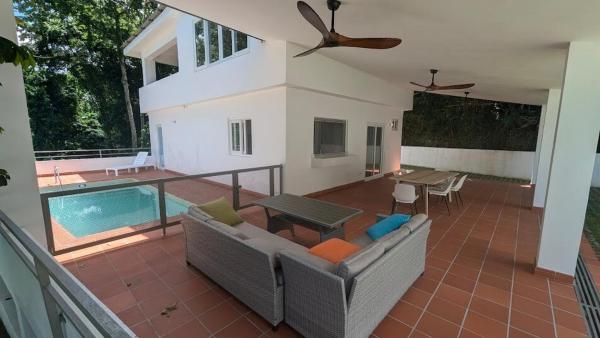 På bilden syns objektet Spacious Apartment w Pool som ligger i staden El Naranjito.