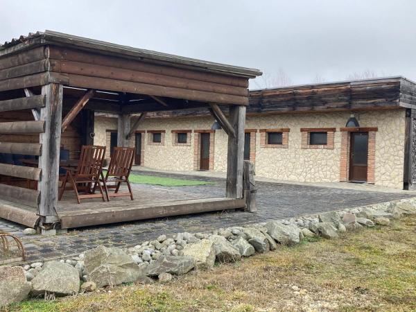На фото показан объект Turistická ubytovňa Zlatka, расположенный в городе Mučín.