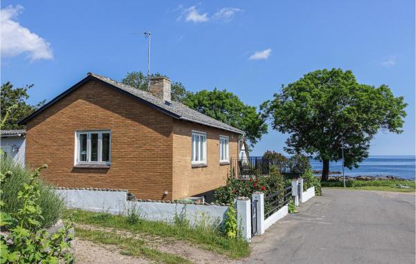 Nella foto è visibile l'oggetto 2 Bedroom Cozy Home In Svaneke situato nella città di Listed.