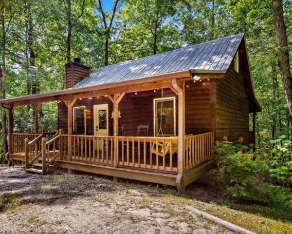 På billedet ses objektet Relax in a cozy cabin 10 min to Helen - Fireplace beliggende i byen Sautee Nacoochee.