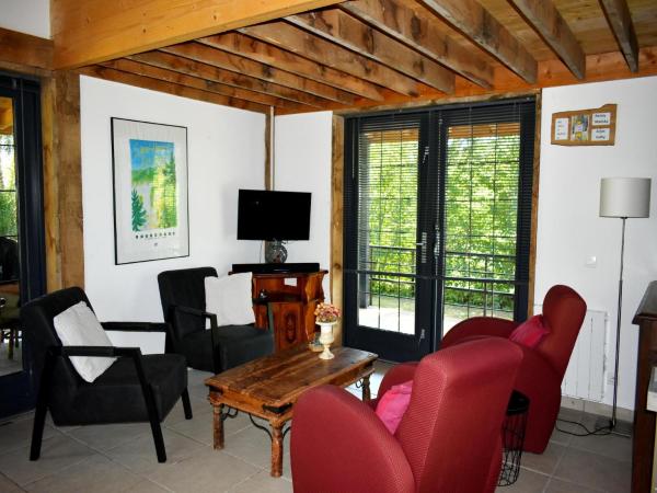 A la foto es mostra l'objecte Holiday Home in Saint-Honore near Gorges situat a la ciutat de Montaron.