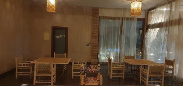 A la foto es mostra l'objecte Houarra situat a la ciutat de Amersal.