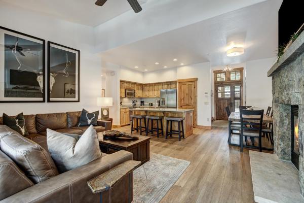 Billede 3: Updated, Modern Townhome with Private Garage condo