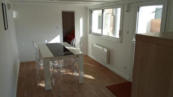 A la foto es mostra l'objecte Home in Niort situat a la ciutat de Niort.