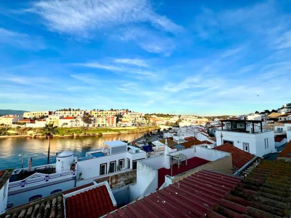 A la foto es mostra l'objecte Coração de Ferragudo situat a la ciutat de Ferragudo.