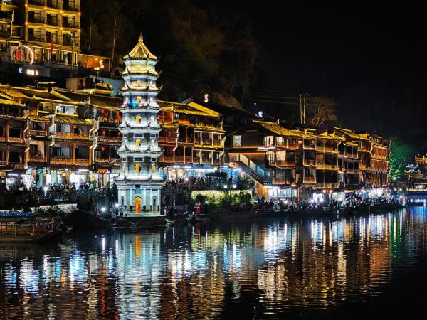 A la foto es mostra l'objecte Fenghuang Memory Linjiang Inn situat a la ciutat de Mayang.