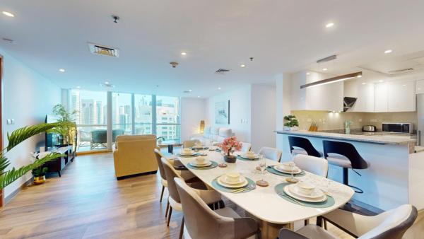 A la foto es mostra l'objecte Vacationer I Hidden Gem in Marina l 3 Bedroom I Yacht Views, Free Pool, Gym & Wi-Fi situat a la ciutat de Dubai.