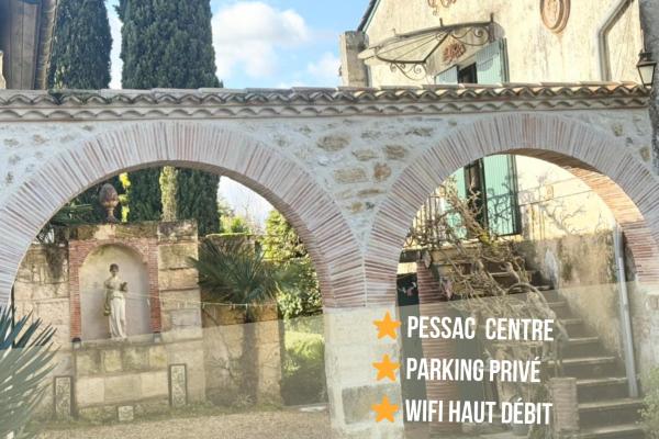 A la foto es mostra l'objecte Escapade de Bordeaux situat a la ciutat de Pessac.