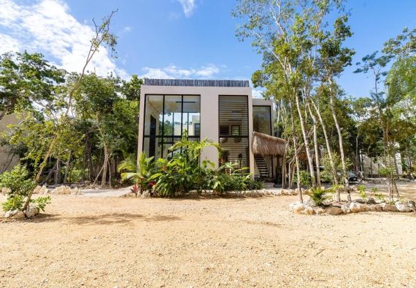 The photo shows the Jungle Villa Tulum located in the city of Balcheil.