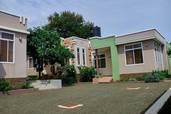 Στη φωτογραφία φαίνεται το αντικείμενο Mvule Homes που βρίσκεται στην πόλη Αρούσα.