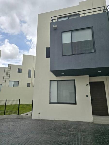 На фото показан объект Residencia a 10 minutos del centro, 2 hab, alberca, расположенный в городе Ла-Каньяда.