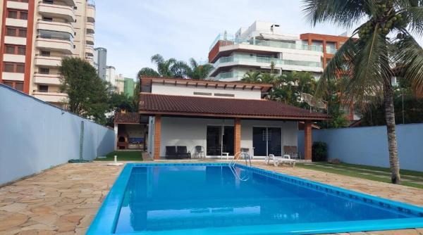 På billedet ses objektet Casa no módulo 3 da Riviera de São Lourenço com churrasqueira e piscina privativas, 300m da praia beliggende i byen Bertioga.