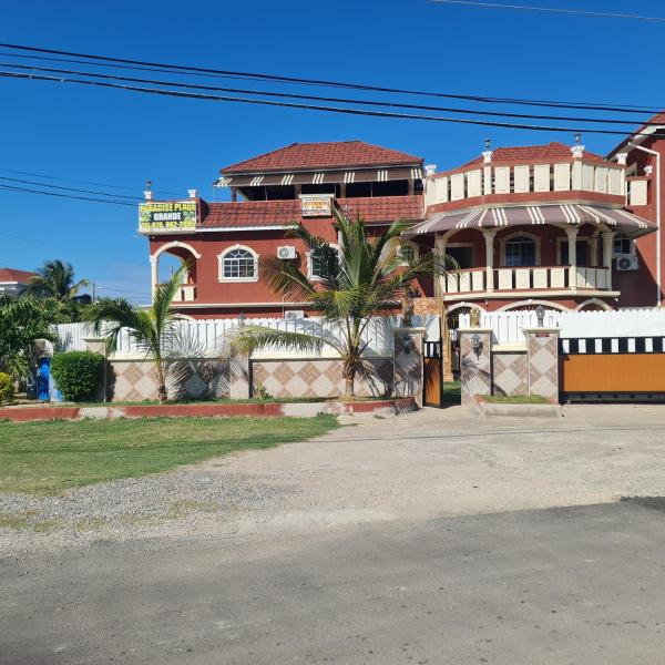 Paradise Place Grande King apartment