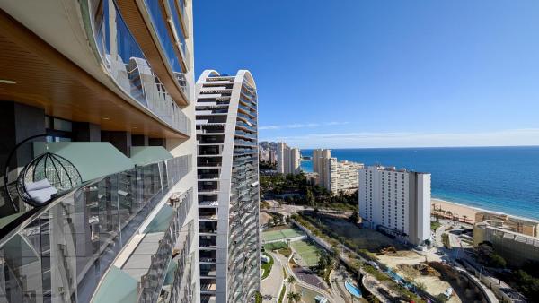 A la foto es mostra l'objecte SUNSET WAVES sea & sky apartment situat a la ciutat de Benidorm.