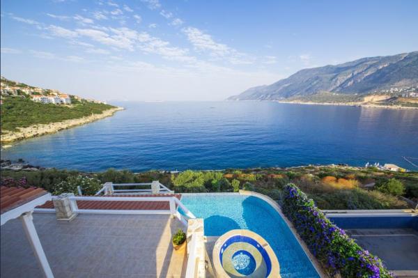 写真にはYarim Adası市にあるMonix Homes-Villa Deniz - Stunning Seaviewが写っています。