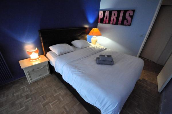 Fotografie 4: Spacious, Bright Apartment with Private Parking