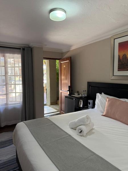 Op de foto is het object The Eden Boulders Hotel and Resort Midrand te zien, gelegen in de stad Midrand.