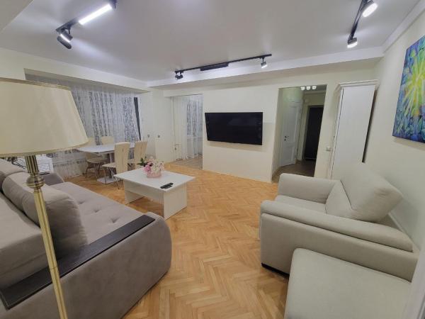 3-room luxury apartment in the center, Kyiv