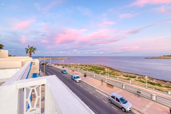 A la foto es mostra l'objecte Qawra Beachside Bliss situat a la ciutat de Salina.