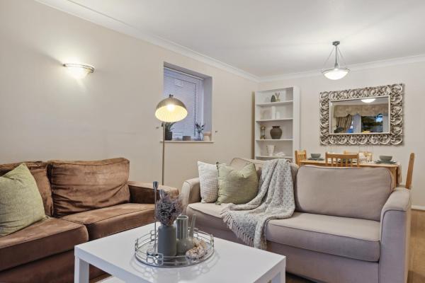 Parea Living - Quaint and Stylish Flat w Sunny Terrace, London