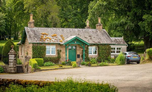 A la foto es mostra l'objecte Foulis Castle Gate Lodge situat a la ciutat de Evanton.