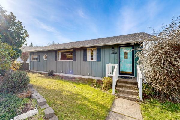 A la foto es mostra l'objecte Reedsport Hideaway situat a la ciutat de Winchester Bay.