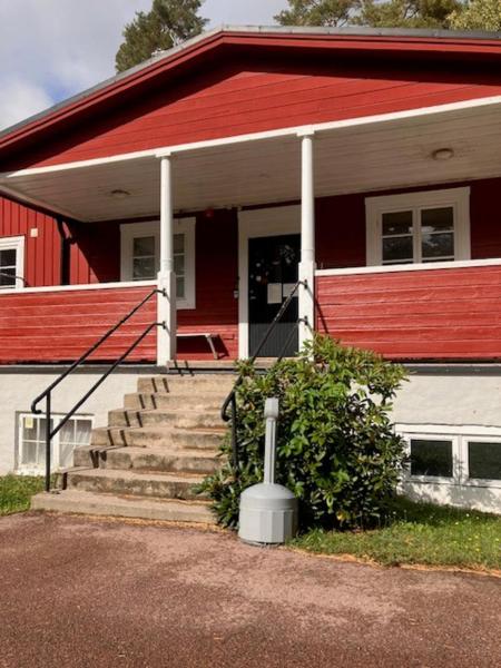 照片显示了位于Enköping市的Bredsands camping och bad Vandrarhem物件。