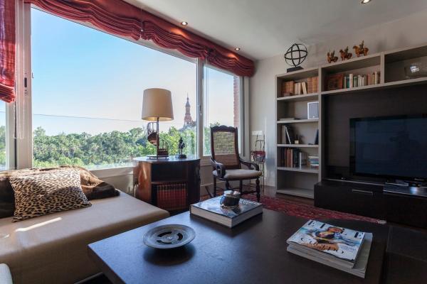 Spacious Apartment with Views of Plaza de España & María Luisa Park, Sewilla