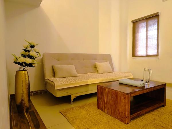 A la foto es mostra l'objecte Riverstone 1BHK - Malaiya HomeStays situat a la ciutat de Garhā.