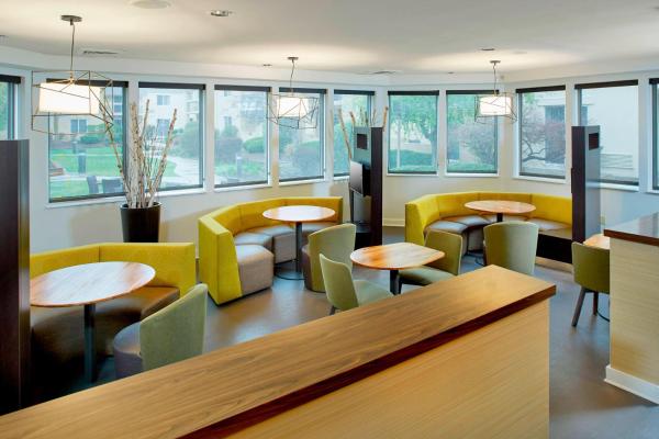 Foto 1: Courtyard by Marriott Lansing
