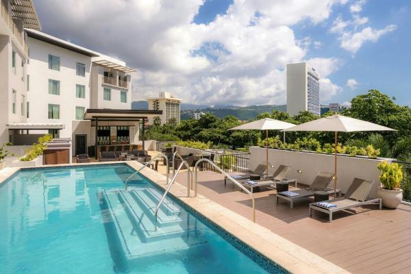 A la foto es mostra l'objecte Courtyard by Marriott Kingston, Jamaica situat a la ciutat de Kingston.