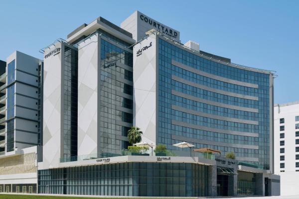 Na fotografii je vidět objekt Courtyard by Marriott World Trade Centre, Dubai nacházející se ve městě Dubaj.
