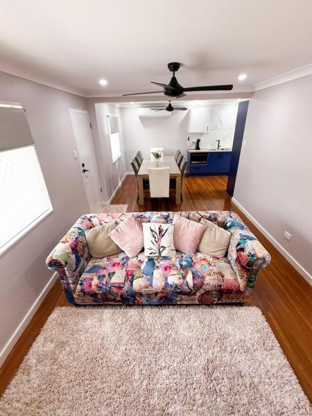 照片显示了位于Night jar市的Chic Retreat Vintage and Modern物件。
