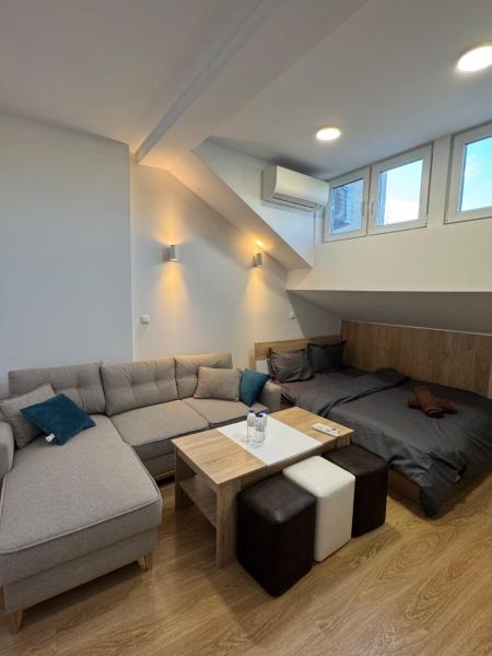 På billedet ses objektet Cozy High-Street Loft in Sofia's Best Central Location beliggende i byen Sofia.